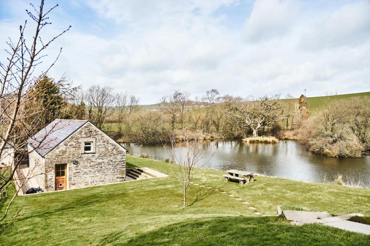 Penuwch Boathouse- Lakeside Rural Cottage Ideal For Families With Indoor Heated Pool Кармартен Экстерьер фото