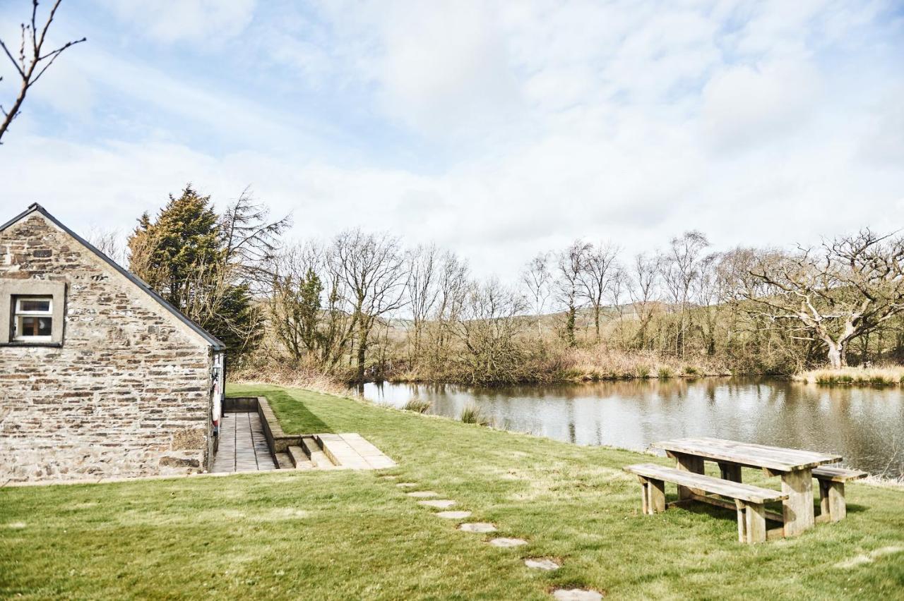 Penuwch Boathouse- Lakeside Rural Cottage Ideal For Families With Indoor Heated Pool Кармартен Экстерьер фото
