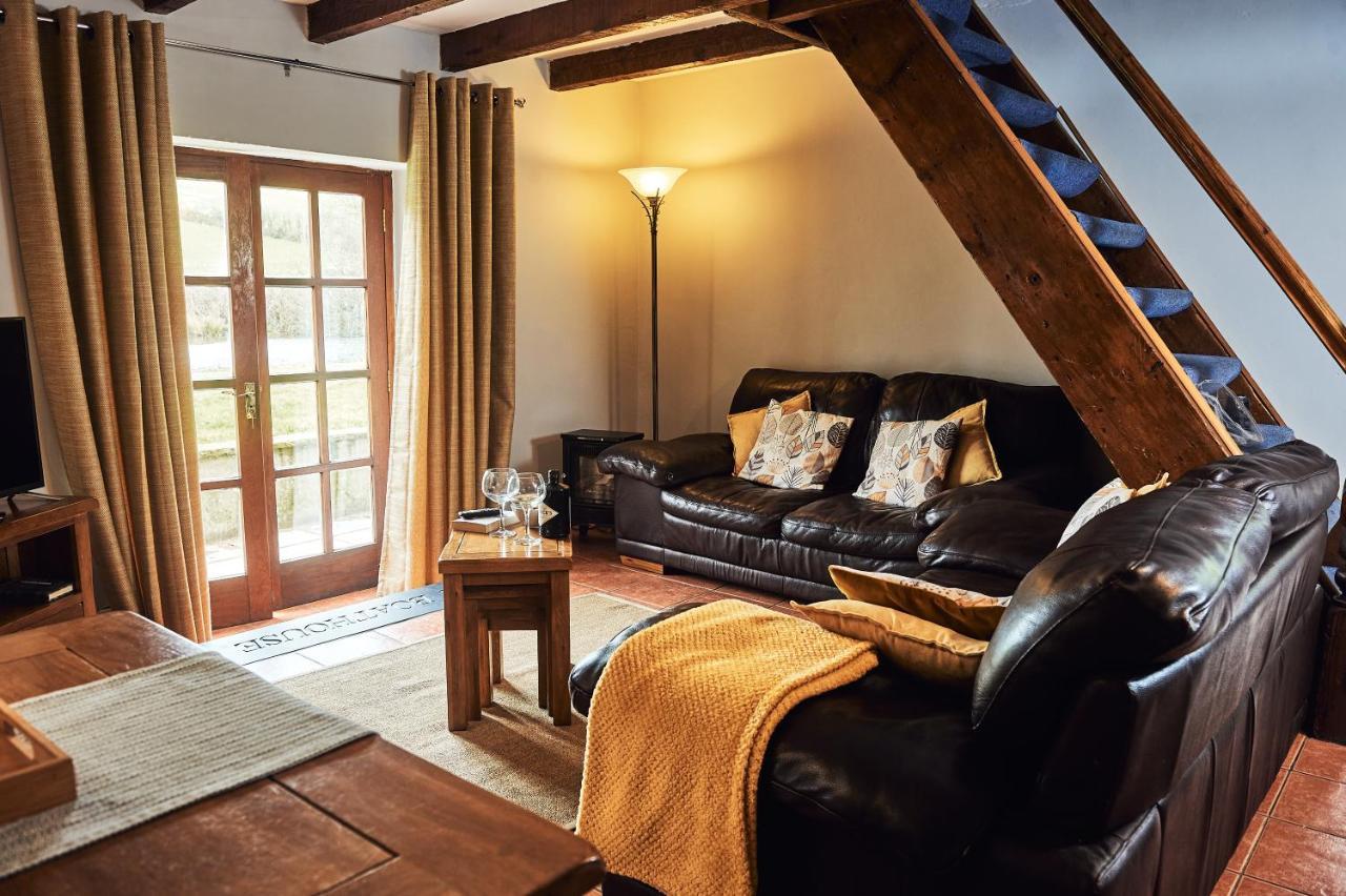 Penuwch Boathouse- Lakeside Rural Cottage Ideal For Families With Indoor Heated Pool Кармартен Экстерьер фото